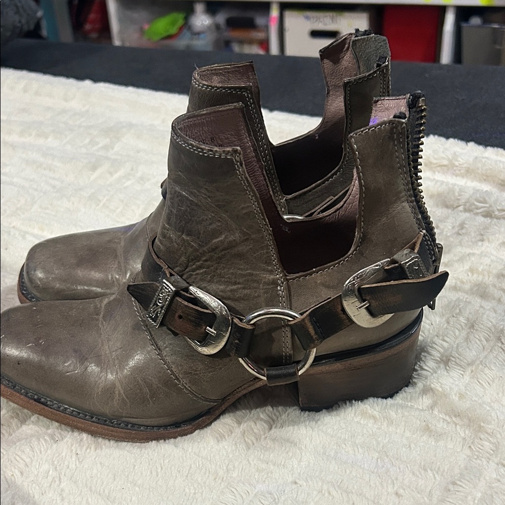 Free birds  TRUCE Stylish Women's Leather Ankle Boots WITH BUCKLES AND HEEL
